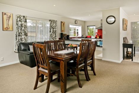 Photo of property in 6 San Pedro Place, Henderson, Auckland, 0612