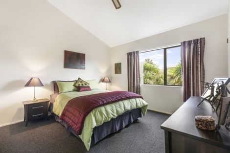 Photo of property in 1/121 Godley Road, Green Bay, Auckland, 0604