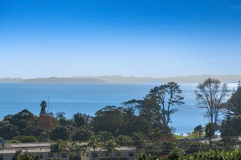 Photo of property in 43 Surf Road, Stanmore Bay, Whangaparaoa, 0932