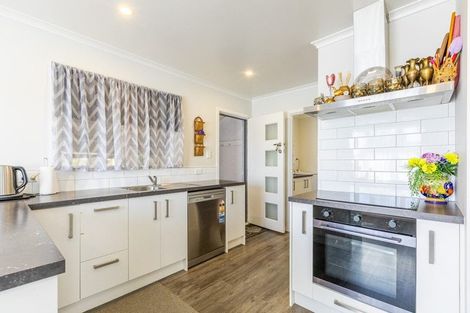 Photo of property in 17 Read Crescent, Clive, 4102