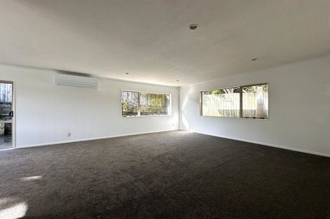 Photo of property in 3 Chesterton Terrace, Henderson, Auckland, 0612