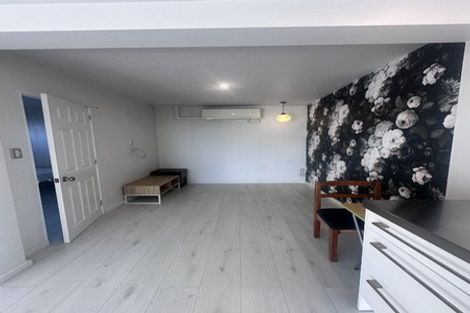Photo of property in 33 Forrest Hill Road, Milford, Auckland, 0620