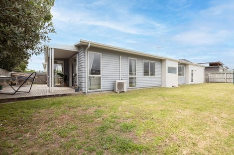 Photo of property in 15 Spinifex Street, Papamoa Beach, Papamoa, 3118