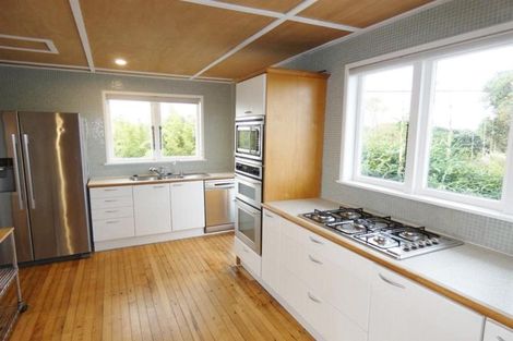 Photo of property in 2 Karoro Road, One Tree Point, 0118