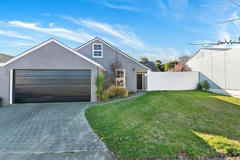 Photo of property in 16 Powell Crescent, Ilam, Christchurch, 8041
