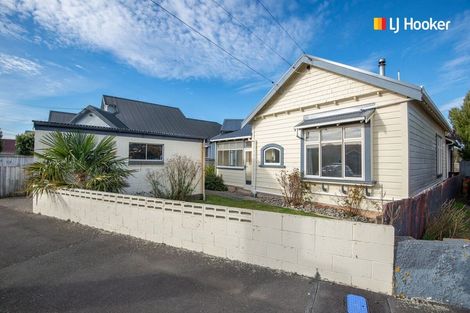 Photo of property in 69 Hargest Crescent, Saint Clair, Dunedin, 9012