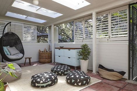 Photo of property in 72 Garden Road, Piha, New Lynn, 0772