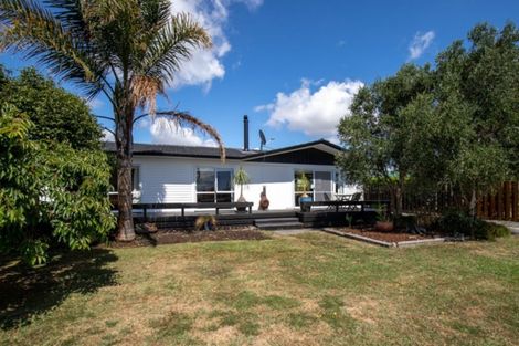 Photo of property in 71 Pipiroa Road, Ngatea, 3503