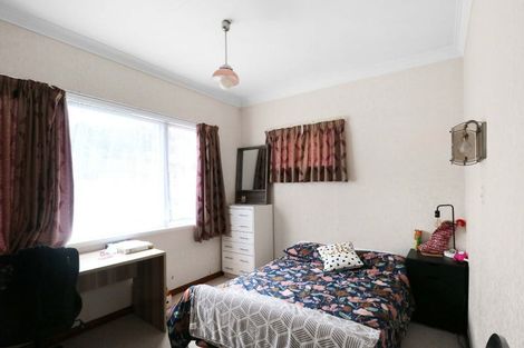 Photo of property in 104 Stokes Valley Road, Stokes Valley, Lower Hutt, 5019