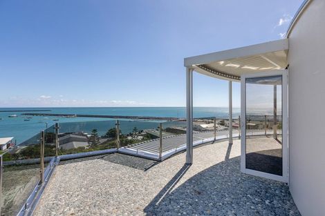 Photo of property in 18 Roy Terrace, Moturoa, New Plymouth, 4310