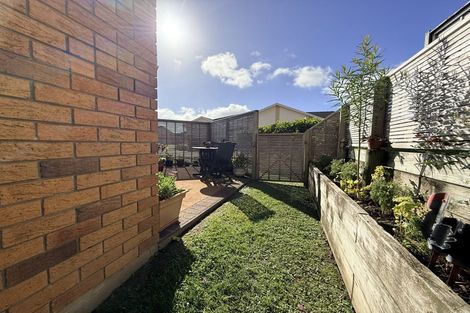 Photo of property in 9/169 Sturges Road, Henderson, Auckland, 0612