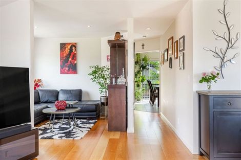 Photo of property in 8a Horizon Way, West Harbour, Auckland, 0618