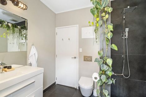 Photo of property in 2/39 Hillcrest Avenue, Hillcrest, Auckland, 0627