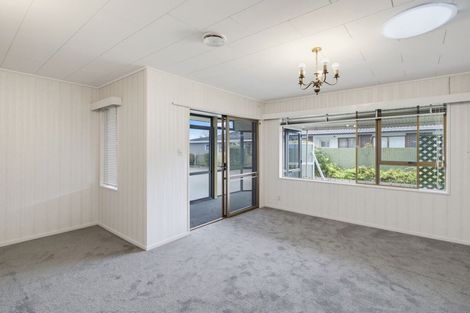 Photo of property in 2/508 Saint Aubyn, Hastings, 4122