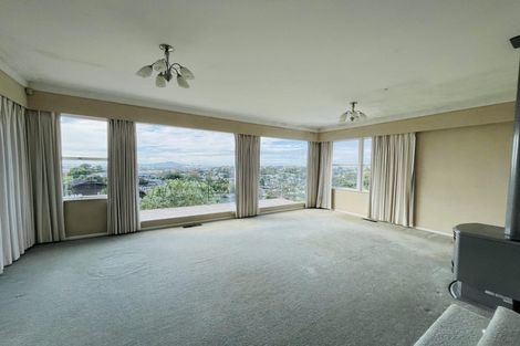Photo of property in 21 Marlborough Avenue, Glenfield, Auckland, 0629