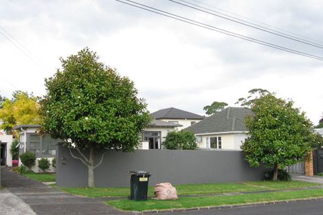 Photo of property in 12 Queensway, Three Kings, Auckland, 1024