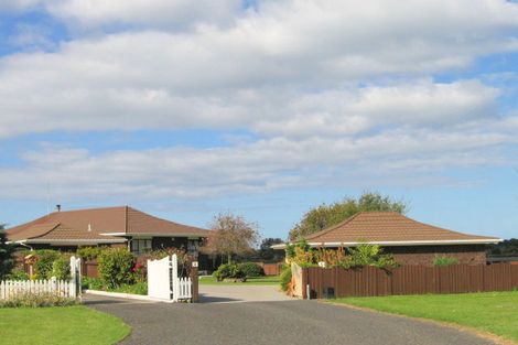 Photo of property in 2 Athenree Road, Athenree, Katikati, 3177