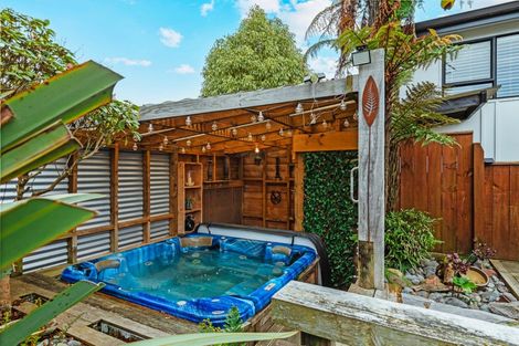 Photo of property in 37 Tamatea Road, Taupo, 3330