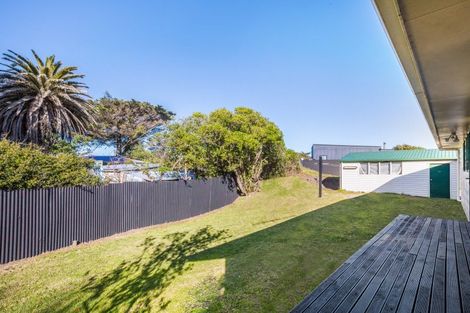 Photo of property in 16b Karaka Street, Otaki Beach, Otaki, 5512