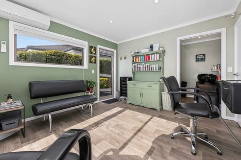 Photo of property in 1 Greenstone Place, Aotea, Porirua, 5024