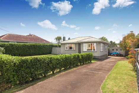 Photo of property in 733 Te Atatu Road, Te Atatu Peninsula, Auckland, 0610