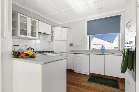 Photo of property in 219 Devon Street West, New Plymouth, 4310