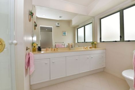 Photo of property in 138 Lakeside Drive, Orewa, 0931