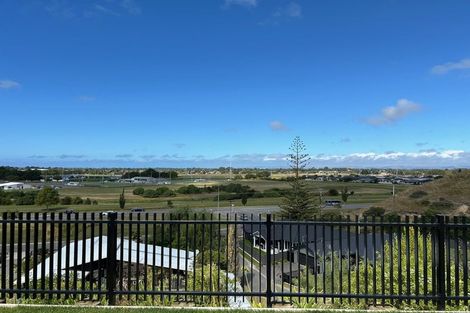 Photo of property in 75 Oak Road, Poraiti, Napier, 4112