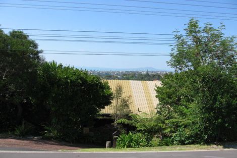 Photo of property in 1/813 East Coast Road, Northcross, Auckland, 0630