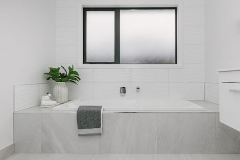 Photo of property in 32 Atlantic Drive, Fitzherbert, Palmerston North, 4410