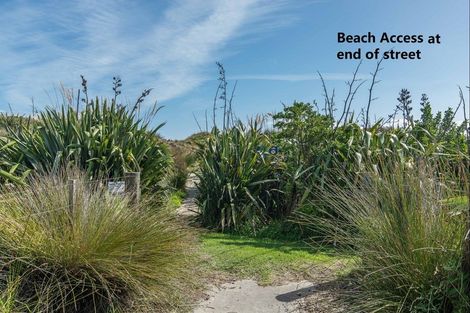 Photo of property in 10 Marram Way, Peka Peka, Waikanae, 5391