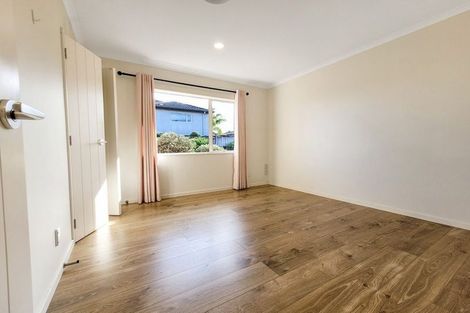 Photo of property in 15 Kouras Place, Flat Bush, Auckland, 2016