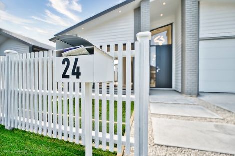 Photo of property in 24 Babina Avenue, Kumeu, 0810