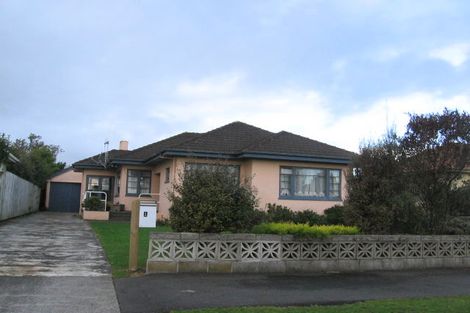 Photo of property in 17 Rangitira Avenue, Palmerston North, 4414