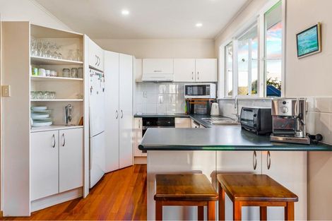 Photo of property in 18 Lavelle Road, Henderson, Auckland, 0612