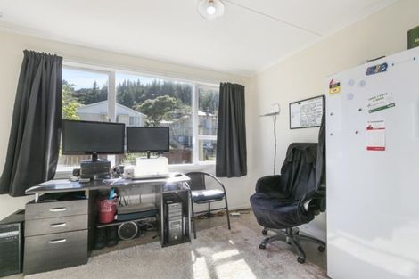 Photo of property in 6 Ngaturi Grove, Wainuiomata, Lower Hutt, 5014
