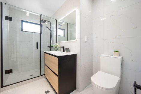 Photo of property in 70c Golf Road, New Lynn, Auckland, 0600