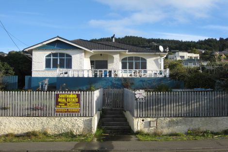 Photo of property in 140 Marine Parade, Bluff, 9814