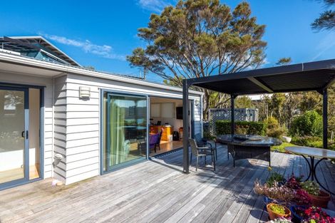 Photo of property in 35 Tawa Street, Oneroa, Waiheke Island, 1081