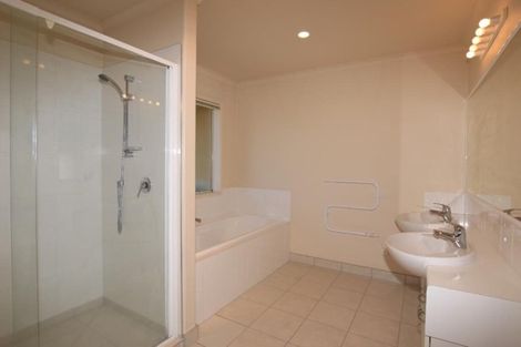 Photo of property in 74 George Deane Place, Greenhithe, Auckland, 0632