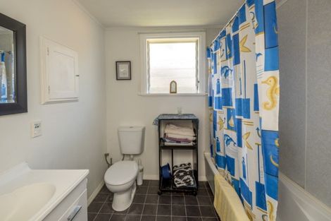 Photo of property in 88 Queenwood Road, Levin, 5510