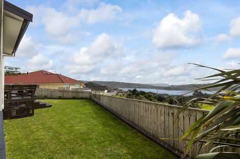 Photo of property in 1 Greenstone Place, Aotea, Porirua, 5024