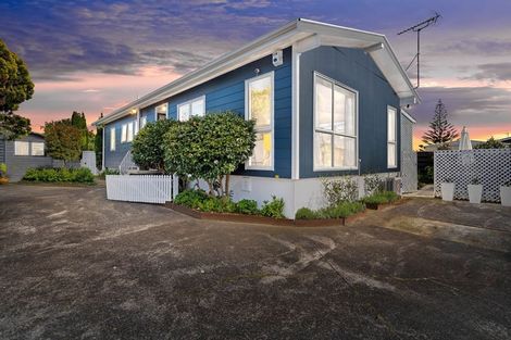 Photo of property in 1/72 Hyperion Drive, Randwick Park, Auckland, 2105