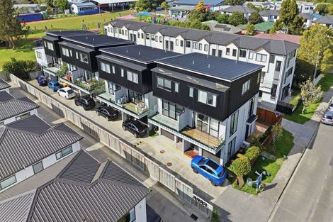 Photo of property in 2/19 Kingdale Road, Henderson, Auckland, 0610