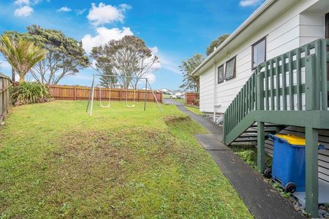 Photo of property in 17 Elizabeth Drive, West Harbour, Auckland, 0618