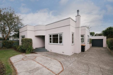 Photo of property in 21 Winston Avenue, Hokowhitu, Palmerston North, 4410