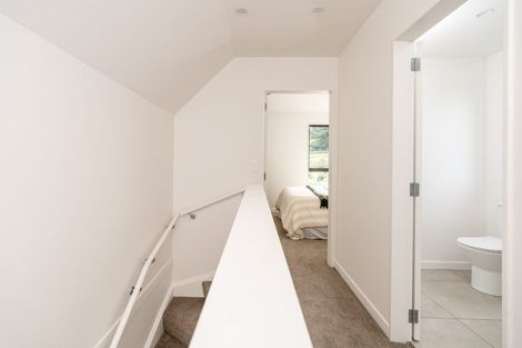 Photo of property in 92 Ara Paiwhenua, Tawa, Wellington, 5028