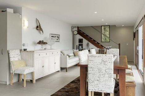 Photo of property in 26 Whakamoenga Point, Acacia Bay, Taupo, 3385