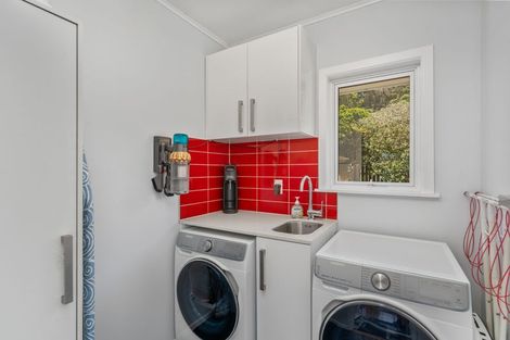 Photo of property in 30 Beazley Avenue, Paparangi, Wellington, 6037