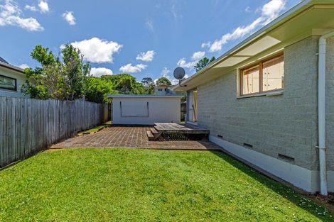 Photo of property in 2/16 Mannering Place, Hillcrest, Auckland, 0627